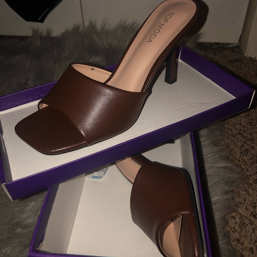 Never worn! Brown classy heels